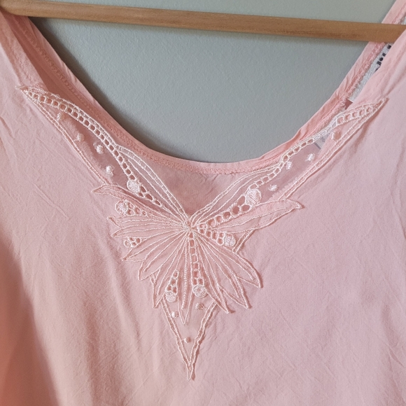 Vintage 80s pink tank with lace applique neckline detail - Picture 8 of 8